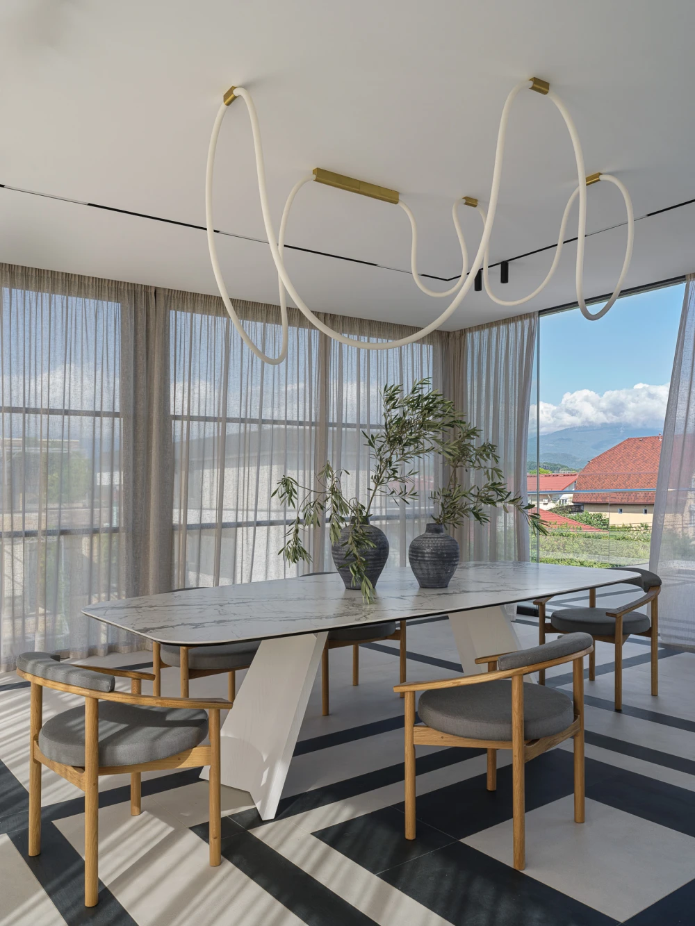 дом в светлых тонах фото