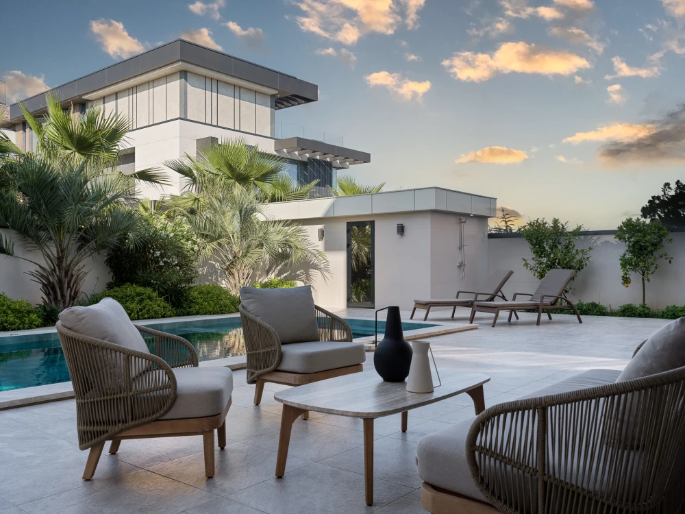 дом в светлых тонах фото