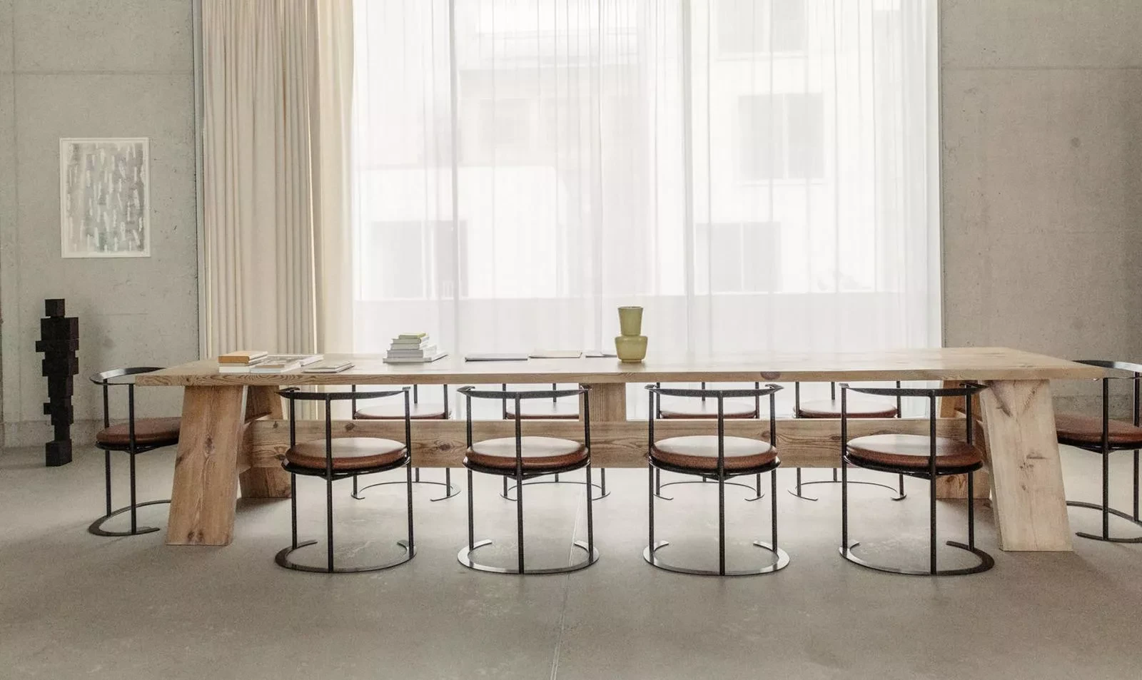 Обеденные столы и кофейные столики: 50 новых моделей