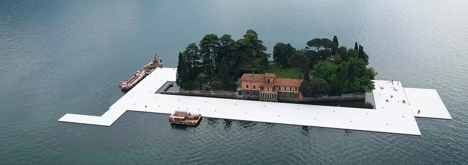 Художник Христо на озере в Италии: прогулки по воде