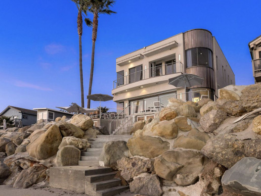 Брайан Крэнстон продает свой экологичный дом в Калифорнии