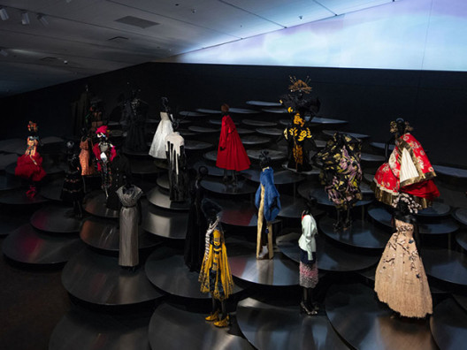 OMA и Dior: дизайн одной выставки