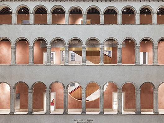 OMA: реконструкция палаццо Fondaco dei Tedeschi в Венеции