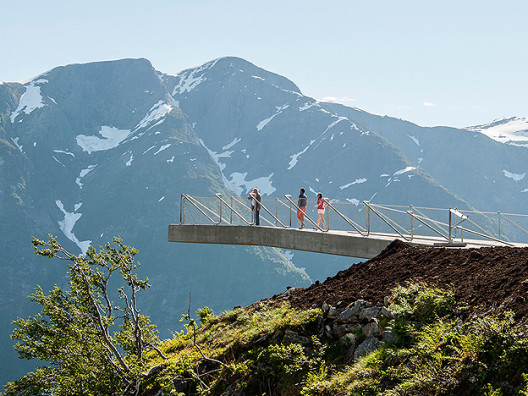 Смотровая площадка Utsikten в горах Норвегии