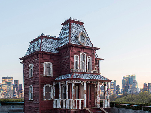 Корнелия Паркер: дом Хичкока на крыше в Нью-Йорке