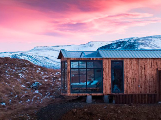 Panorama Glass Lodge: отдых с северным сиянием