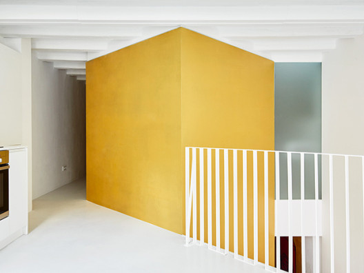 Raul Sanchez Architects: квартира с золотыми кубами в Барселоне