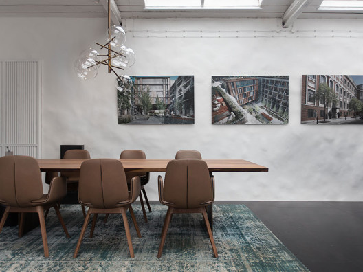Volkov Architects: офис в деревянном флигеле