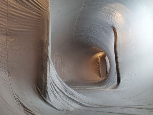 Арт-биеннале в Венеции: фантастический туннель