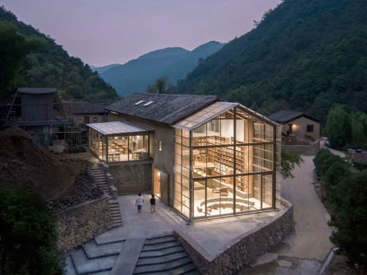 Atelier Tao+C: капсульный отель с библиотекой в Китае