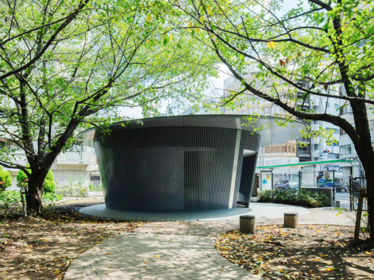Тадао Андо: общественный туалет в Токио