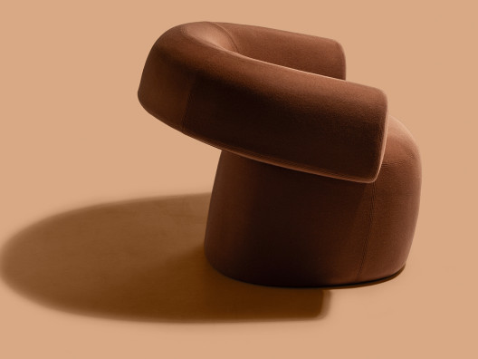 Тренды 2020/2021: скульптурное кресло Патрисии Уркиолы
