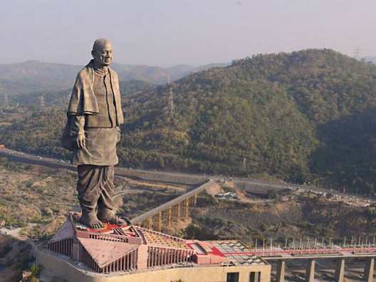 Самая большая статуя в мире поставлена в Индии