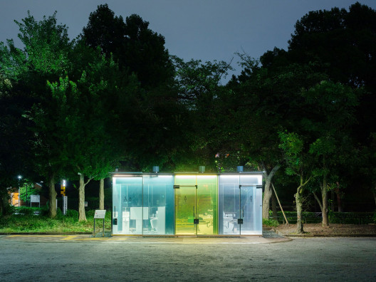 Шигеру Бан построил в Токио прозрачные туалеты