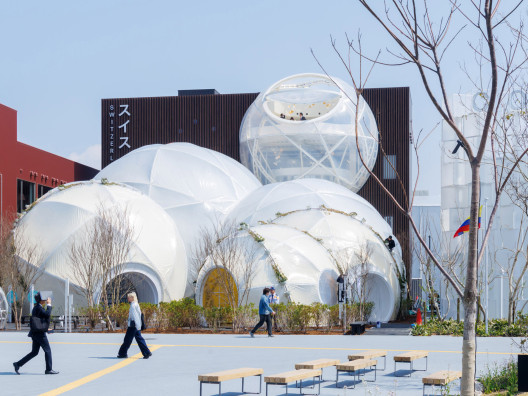 Ретрофутуристичный павильон Швейцарии на Expo 2025