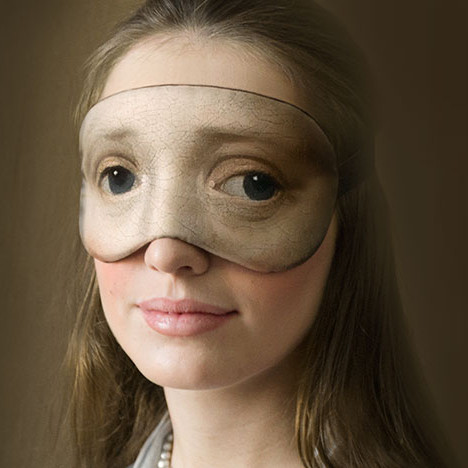 Лёша Лимонов и маска для голландского музея