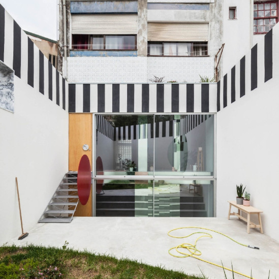 Fala Atelier: квартира вместо магазина в Порту
