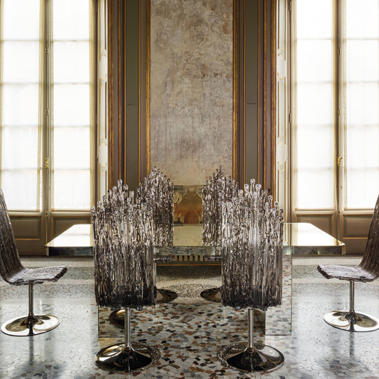 Salone del Mobile 2024: прозрачные стулья и зеркальный стол Якопо Фоджини