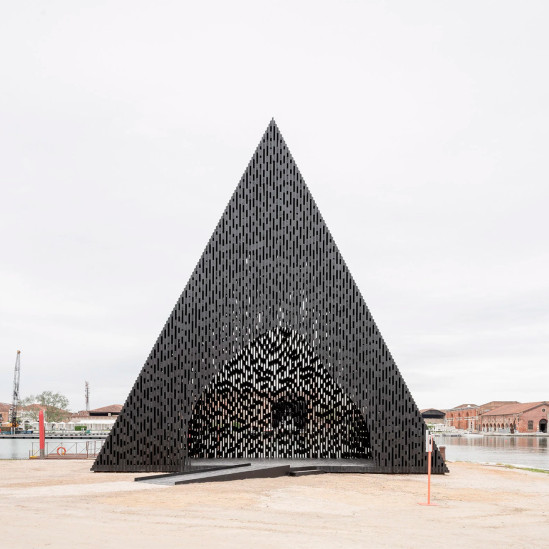 Венецианская архитектурная биеннале 2023: черный павильон Дэвида Аджайе