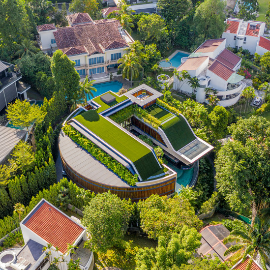 Wallflower Architecture + Design: круглый дом с водным садом в Сингапуре