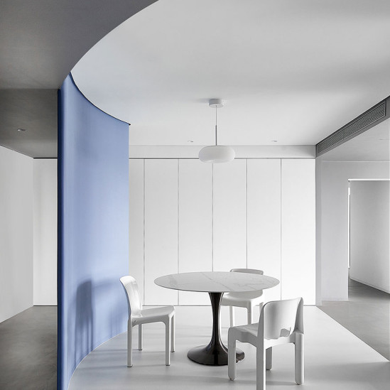 Xigo Studio: минималистичная квартира в бело-голубых тонах