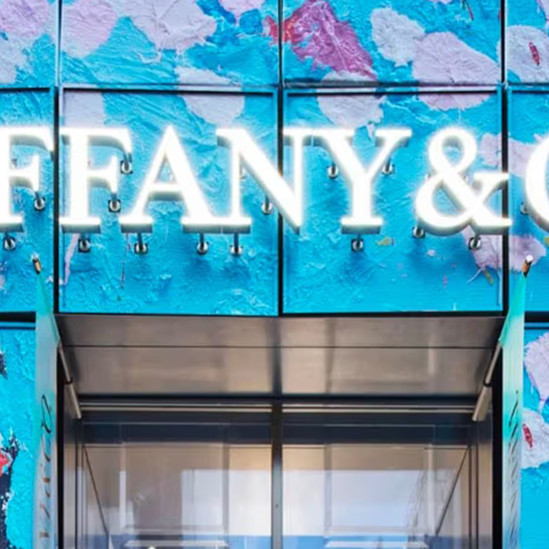 Дэмиен Херст украсил фасад бутика Tiffany & Co в Токио
