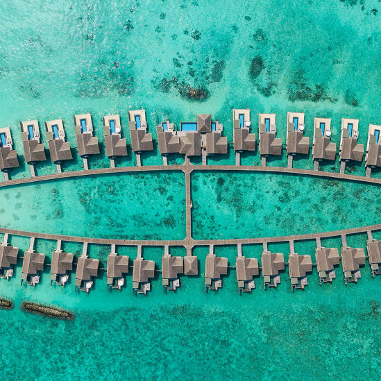 Отель на Мальдивах с арт-инсталляцией Джейсона деКайреса