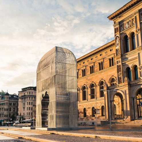 Скульптура Ай Вэйвэя: гимн свободе в центре Стокгольма