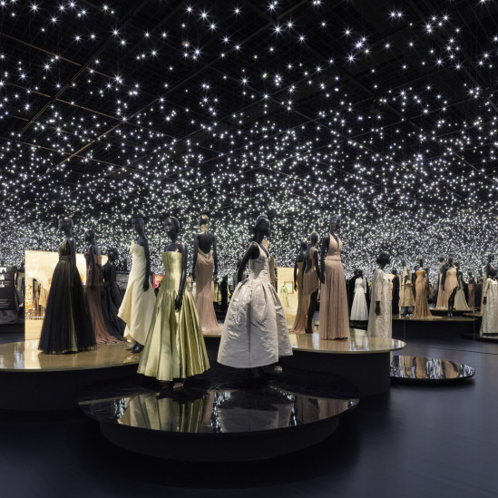 Christian Dior: Designer of Dreams: выставка в Токио по проекту OMA