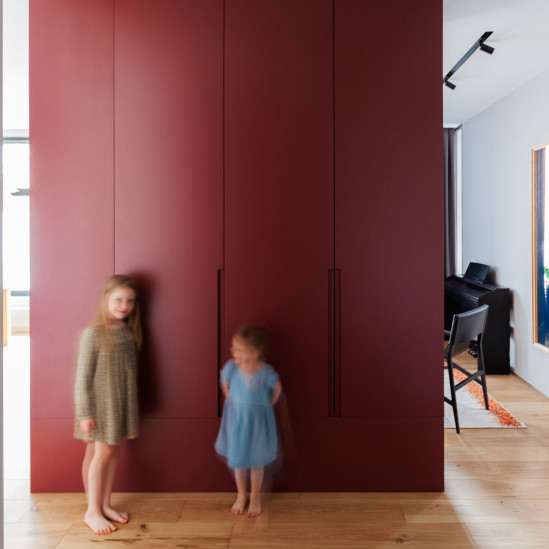 Snegiri Architects: квартира в новостройке для семьи с двумя детьми