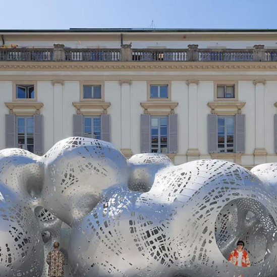 Марк Форнс: архитектура как паззл в инсталляции Louis Vuitton