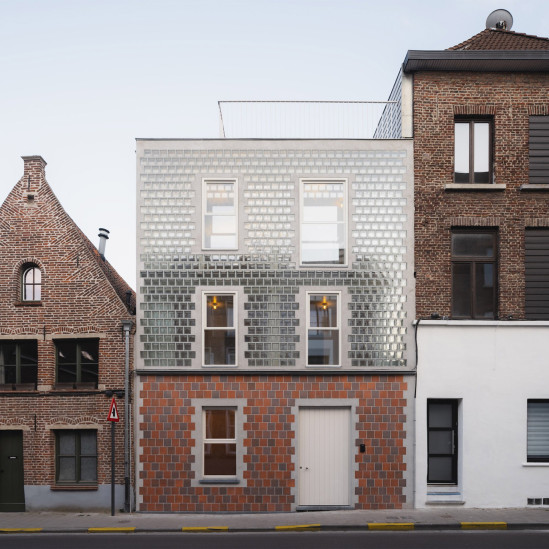 Дом со стеклянным фасадом в Бельгии: проект Delmulle Delmulle Architecten