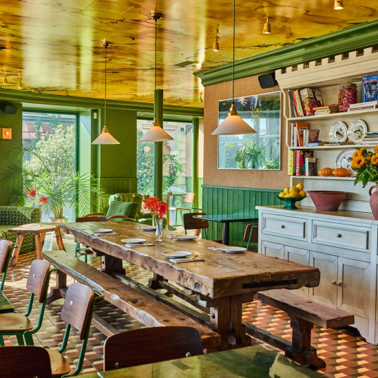 Бистро Deux Gares Express в Париже по проекту Люка Эдварда Холла