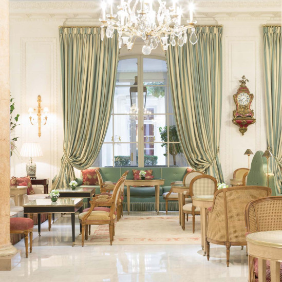 Рождество в Le Bristol Paris: столетний гранд-отель готов к праздничному сезону