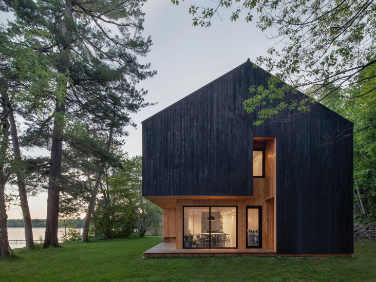 Деревянный дом на озере по проекту Atelier Schwimmer