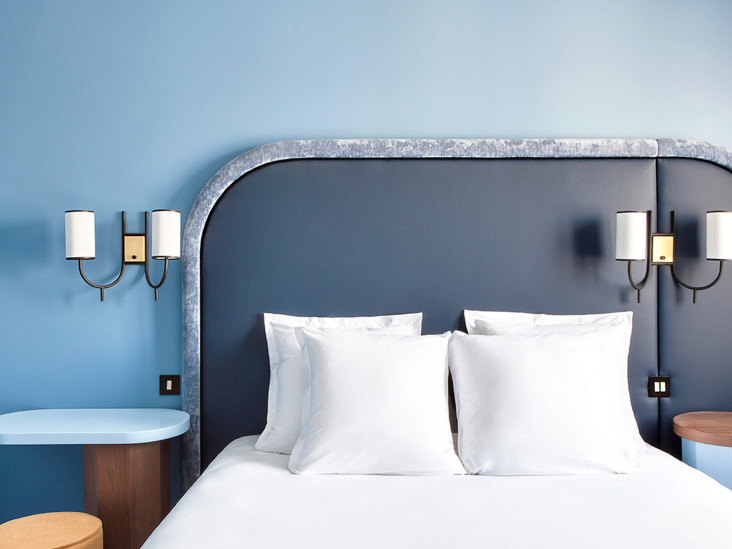 40 спален в голубых тонах: сочетание цветов в интерьере