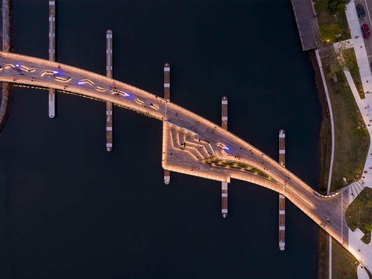 Пешеходный мост-корабль по проекту Inform Studio
