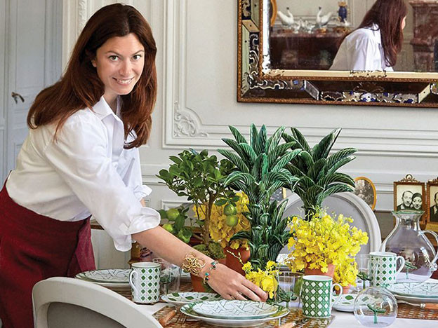 Узор каннаж украсил посуду Dior Maison