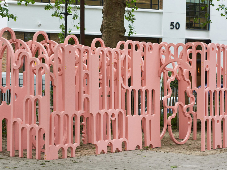 Розовый павильон Питера Морриса на Неделе дизайна в Клеркенвелле