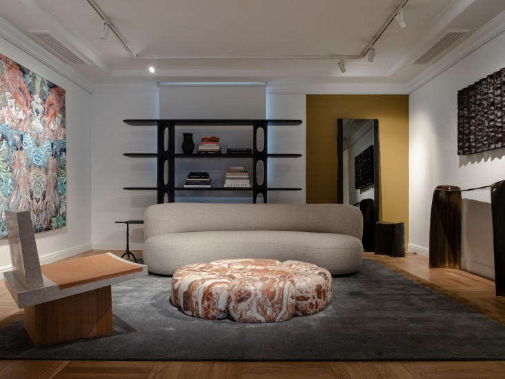 Выставка Living with Collectible в галерее Fifth Avenue