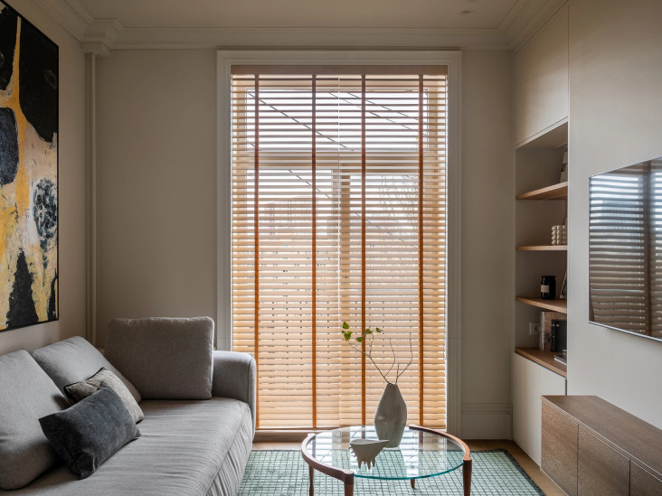 Маленькая квартира в спокойных тонах в сталинке: проект студии Ruumz и Slushaeva.Studio