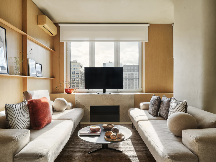 Функциональный интерьер в бежевых тонах в Тюмени: проект Emikh Design