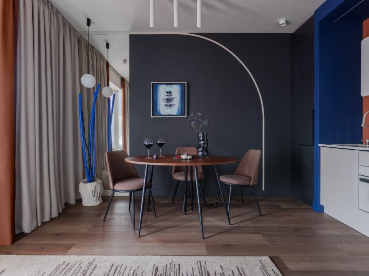 Маленькая квартира в эстетике Кандинского в Петербурге: проект студии Lo Design