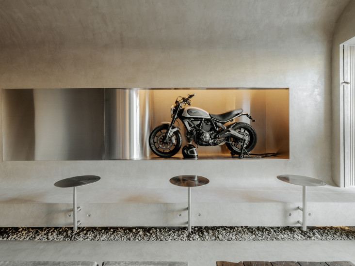 Бетонная кофейня для комьюнити райдеров в Москве: проект Марата Мазура