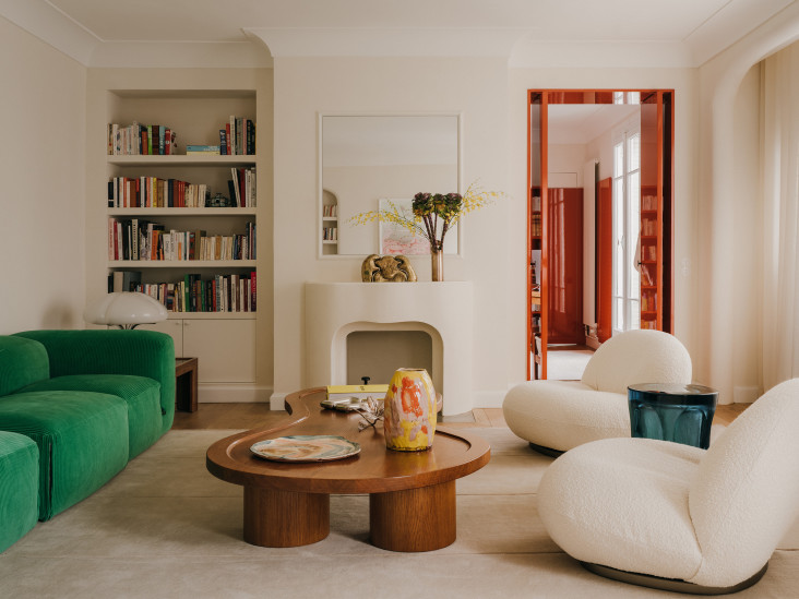 Яркие акценты в парижской квартире по проекту Алисии Люксем
