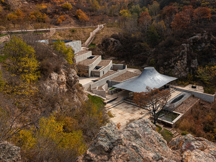 Монастырь в горах Цзиньшаня по проекту Atelier Deshaus