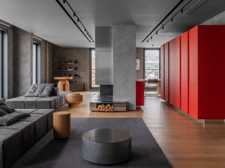 Серо-красный интерьер в Петербурге по проекту DA bureau: эра брутализма