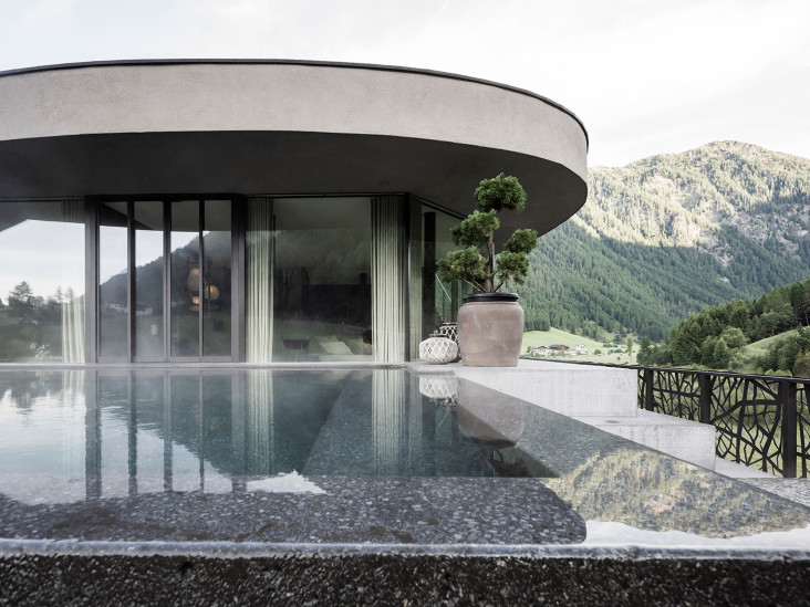 Обновленный отель в итальянских Альпах по проекту бюро noa*