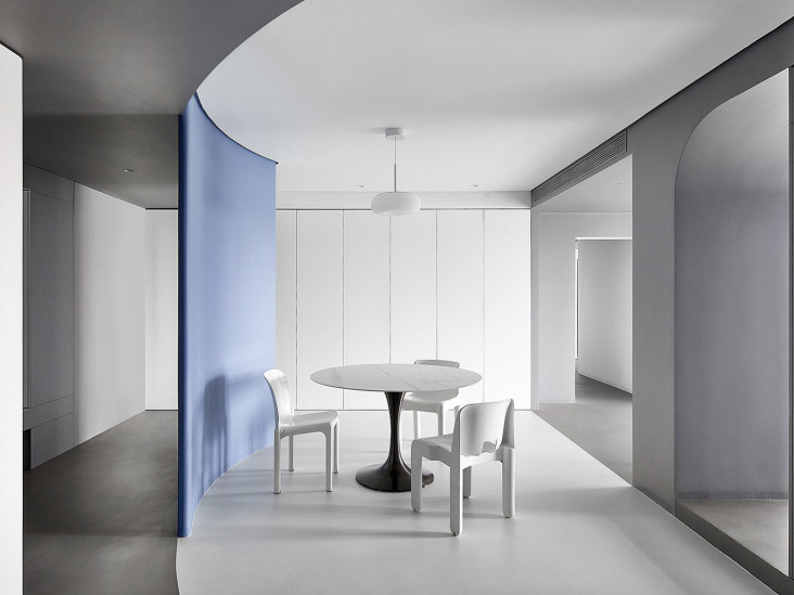 Xigo Studio: минималистичная квартира в бело-голубых тонах