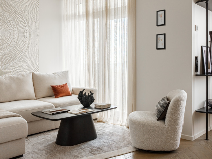 Спокойный интерьер для семьи путешественников: проект NNinterior в Москве